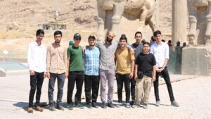بازدید از تخت جمشید در اردوی شیراز- موسسه قرآنی بیت الاحزان شعبه لواسان